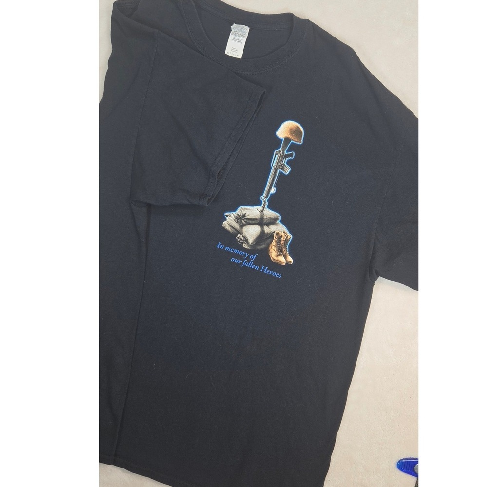 Gildan Graphic Tee Mens 2XL Fallen Heroes Military Memorial Patriotic Veteran